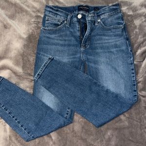 Lucky Brand Ava Midrise Crop size 27/4